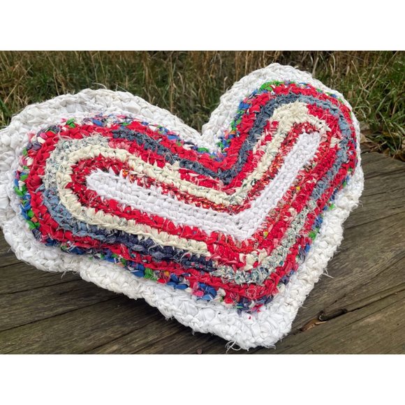Vintage Heart Shaped Rag Rug Accent Pillow Farmhouse Primitive Red White - Picture 2 of 16